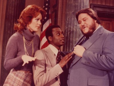 Barbara Rhoades, Cleavon Little and Dennis Burkley in Mister Dugan