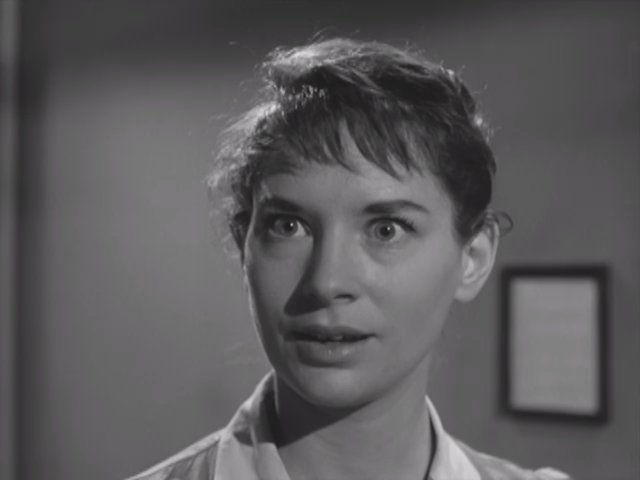 Still from the Decoy episode Deadly Corridor showing Lois Nettleton as Lois Gray.
